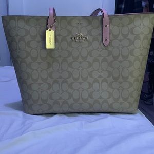 Coach Signature Tote